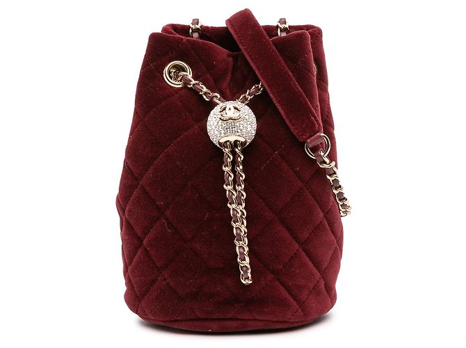 Mini borsa a secchiello Chanel Crush in velluto rosso con cristalli e perle