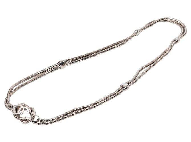 Collana Chanel CC in ottone argentato con doppia catena a serpente e nodo Argento