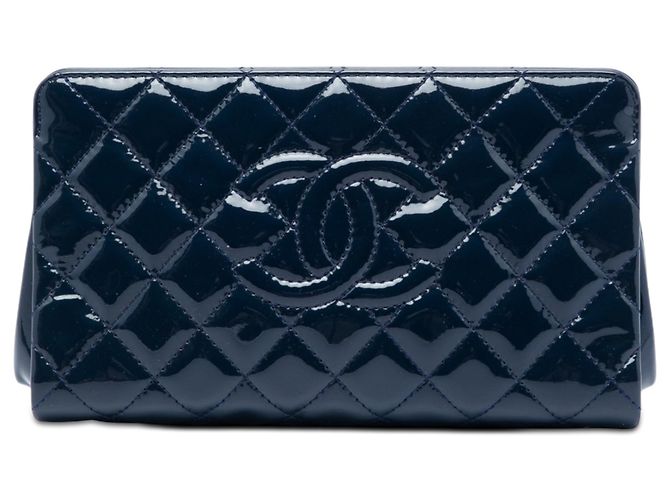 Clutch Timeless de charol acolchado azul Chanel CC