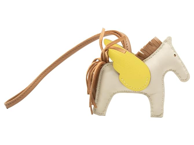Porte-clés Hermès Grigri Rodeo Pegase PM en cuir d'agneau Milo et Swift blanc 