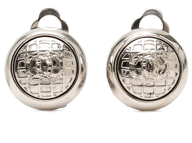 Orecchini a clip rotondi in ottone Chanel CC argentati Argento