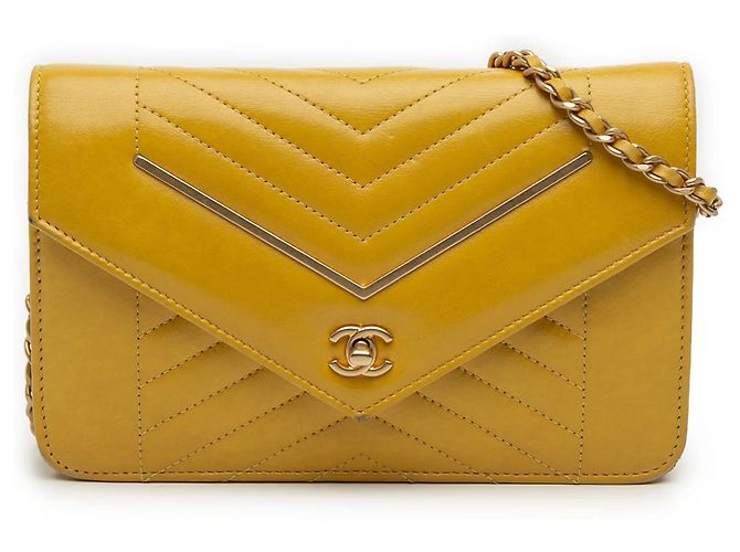 Borsa a tracolla Chanel Small Reversed Chevron in pelle d'agnello gialla Giallo