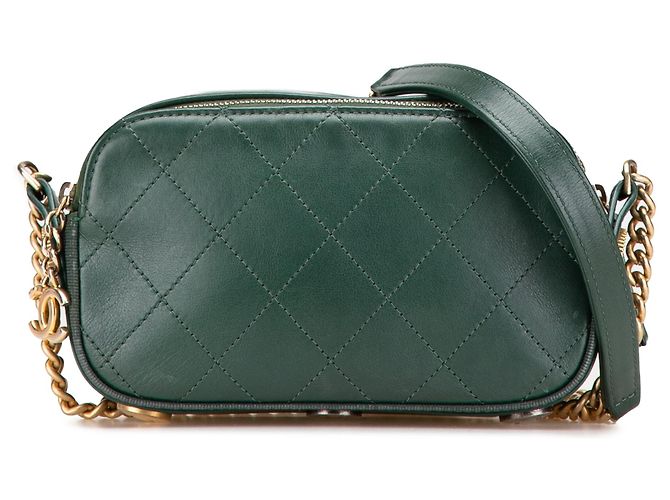 Borsa Camera Chanel in vitello trapuntato e grosgrain verde con bottoni e doppia zip