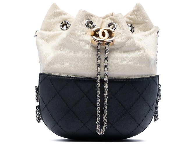 Chanel Gabrielle Bucket Bag Small Bicolor aus gestepptem Kalbsleder schwarz