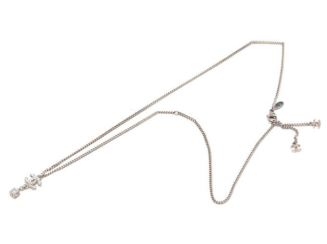 Colar com pingente Cube de latão e strass Chanel CC Prata