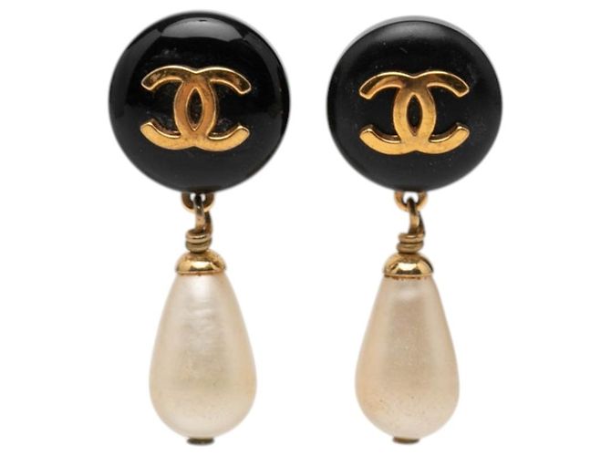 Orecchini pendenti Chanel CC placcati oro, perle finte e resina D'oro