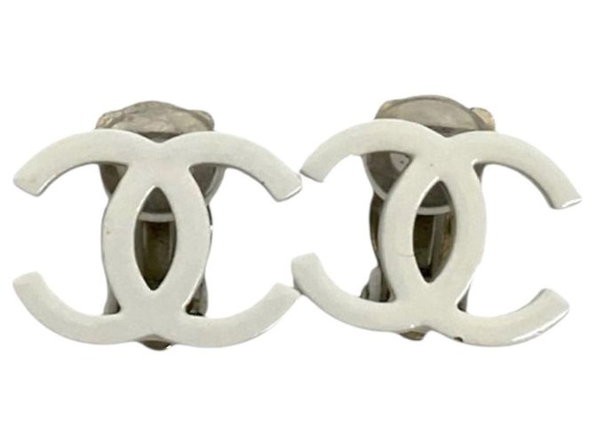 Chanel CC Clip-Ohrringe aus versilbertem, lackiertem Silber