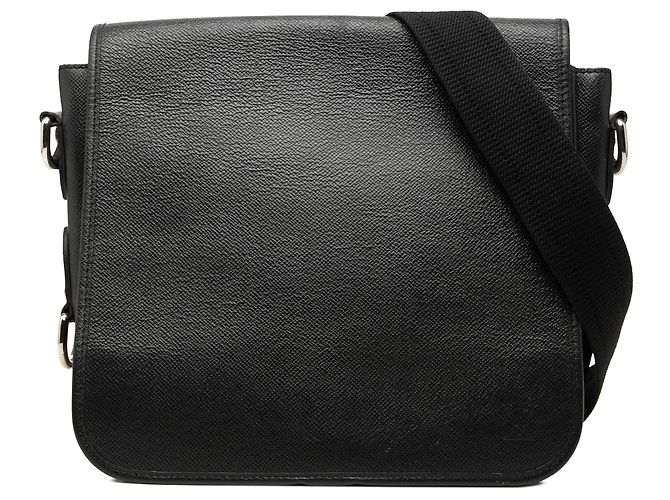 Borsa a tracolla Louis Vuitton Taiga Andrei nera Nero