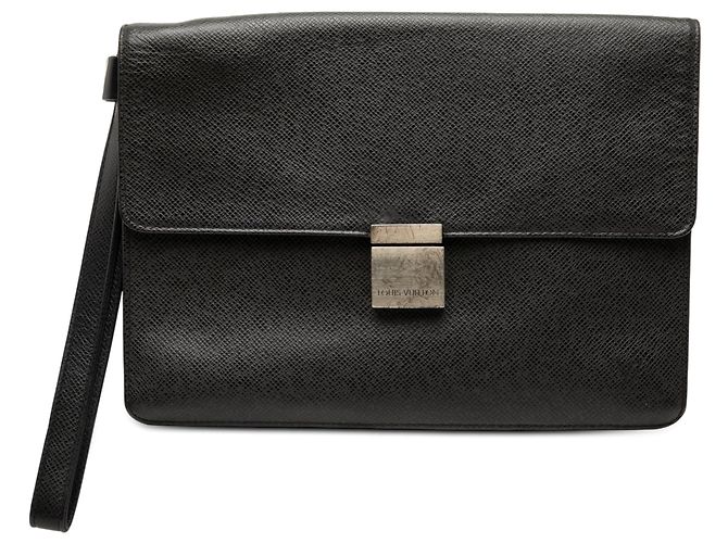 Clutch Selenga in pelle Taiga nera Louis Vuitton Nero