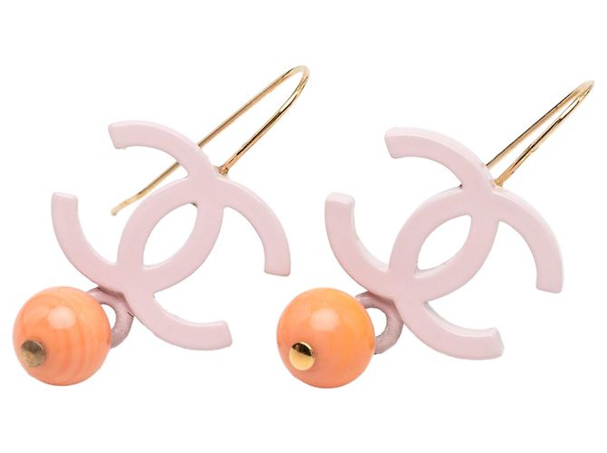 Orecchini a amo con perle in resina placcati oro e CC Chanel rosa