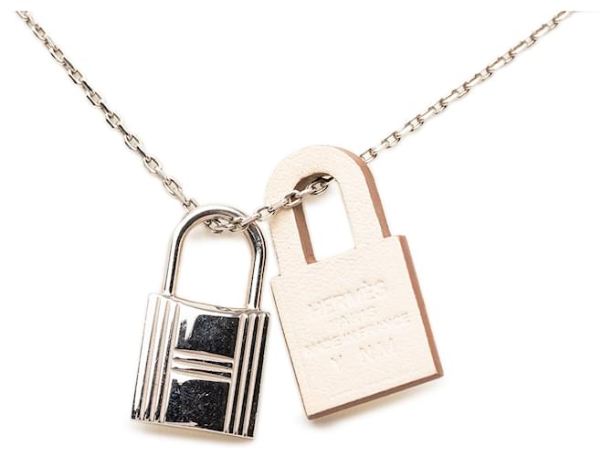 Collar colgante O Kelly en piel Swift y baño de paladio plateado Hermès Plata 
