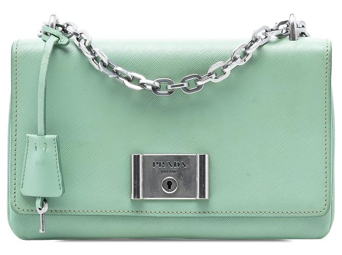 Borsa a tracolla con patta Prada Saffiano Lux Chain Lock verde