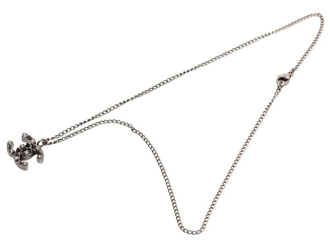 Chanel CC Spike-Anhänger-Halskette aus plattiertem Messing in Grau