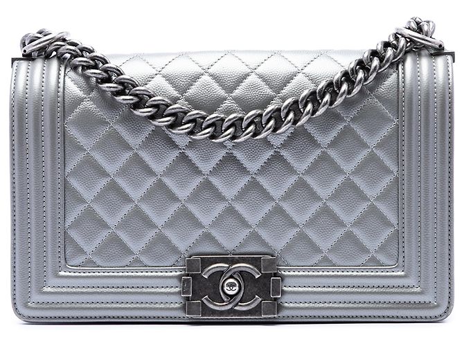 Borsa a tracolla Chanel Old Medium Quilted Metallic Caviar Boy Flap argento