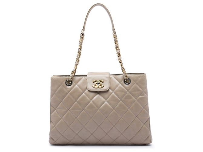 Tote Daily Walk em couro de vitelo glacê acolchoado bege Chanel