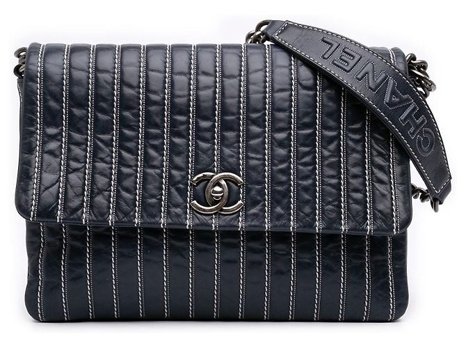 Chanel Large Vertical Quilted Lambskin Stitched Single Flap Umhängetasche Blau