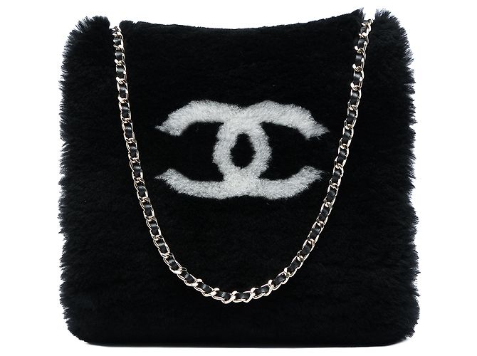 Borsa muffola Chanel CC in shearling nero