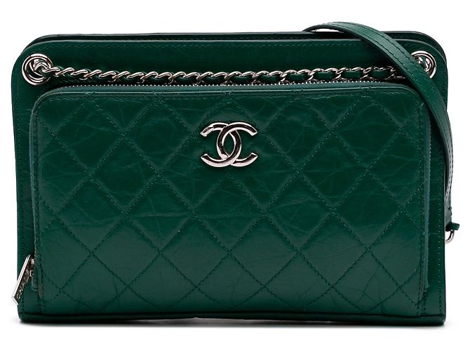 Bolsa transversal Chanel CC em couro de vitelo amassado acolchoado verde com bolso frontal