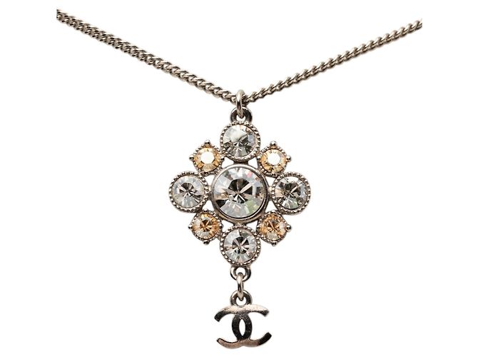 Collana con pendente Chanel CC in ottone e strass argento