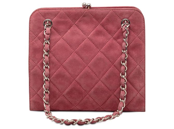 Bolsa Chanel CC em camurça acolchoada rosa com fecho kiss lock