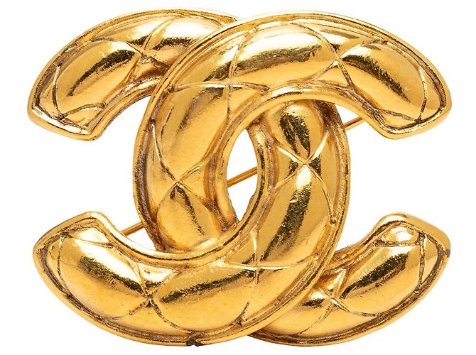 Broche Chanel CC acolchoada banhada a ouro Dourado