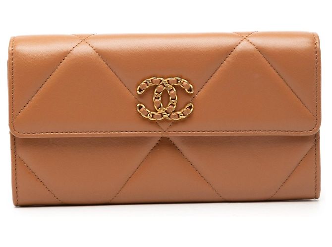 Carteira longa Chanel 19 em couro de cordeiro matelassê marrom