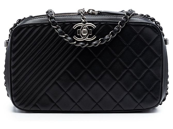 Borsa a tracolla Chanel Medium Quilted Lambskin Coco Boy nera Nero