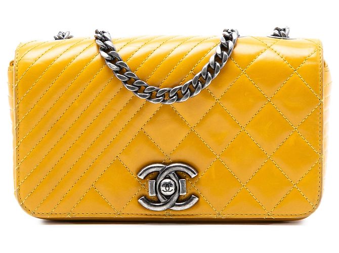 Borsa a tracolla Chanel Small Glazed Calfskin Coco Boy Flap Gialla Giallo