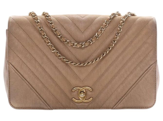 Borsa a tracolla Chanel Medium Chevron Iridescent Caviar oro D'oro
