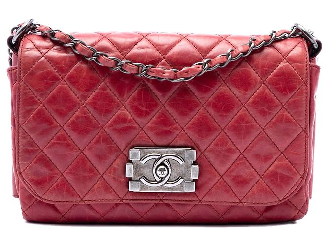 Le Boy Bolsa de ombro Chanel Soft Boy Flap em couro de bezerro glacê acolchoado vermelho