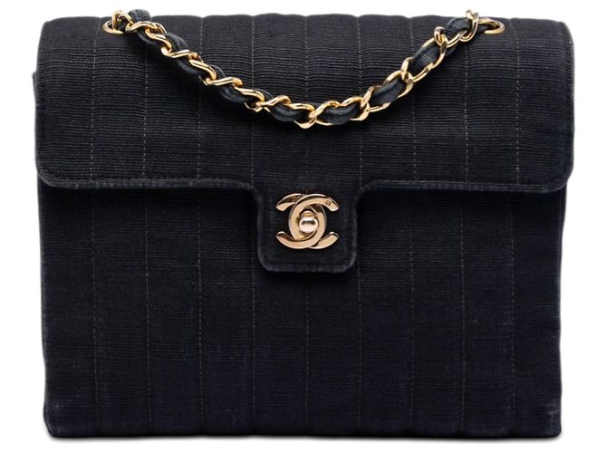 Bolsa transversal de aba única Chanel CC em nylon acolchoado vertical preto e grosgrain