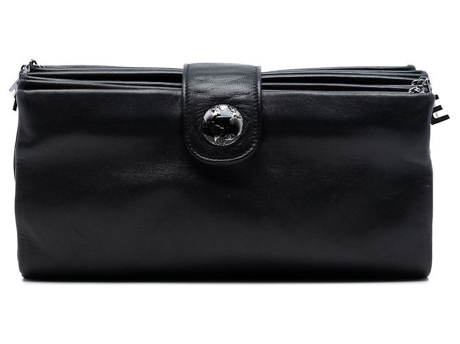 Chanel Clutch aus schwarzem Lammleder mit Globe-Emblem
