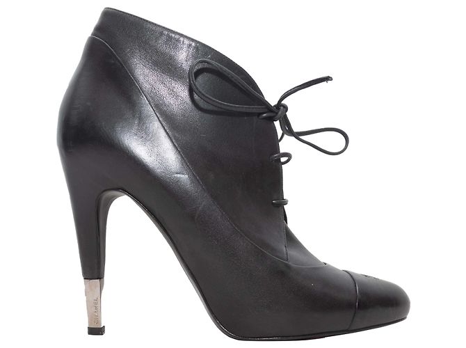 Schwarze Chanel Leder-Cap-Toe Stiefeletten mit Absatz Größe 41