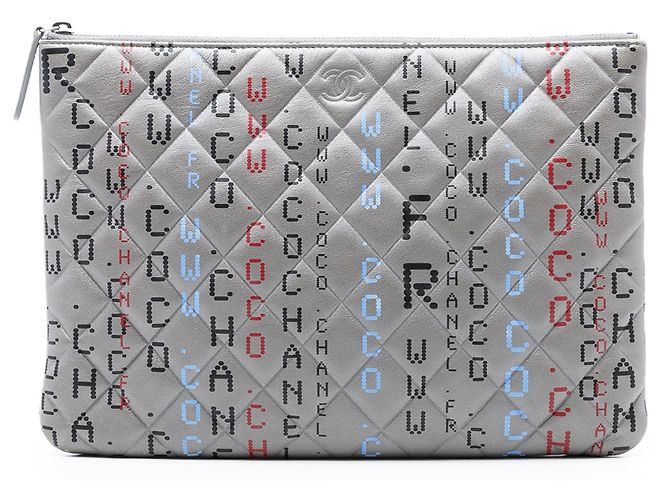 Clutch Chanel Medium Quilted Lambskin Gray Data Center O Case Gris
