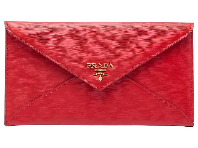 Clutch sobre Prada Vitello Move roja