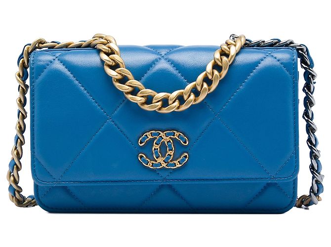 Wallet On Chain Bolsa de ombro Chanel 19 em pele de cordeiro acolchoada azul