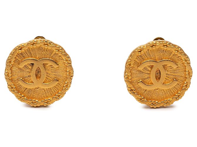 Orecchini a clip rotondi Chanel CC placcati oro D'oro