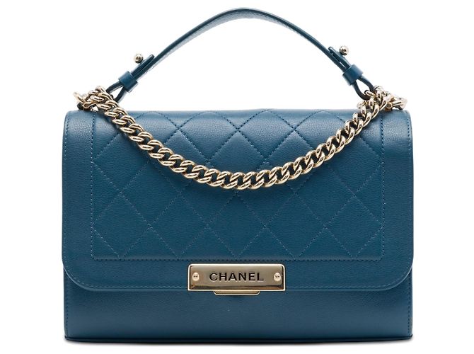 Bolsa Chanel azul em couro de vitelo granulado acolchoado tamanho Medium com fecho Label Click e alça de mão