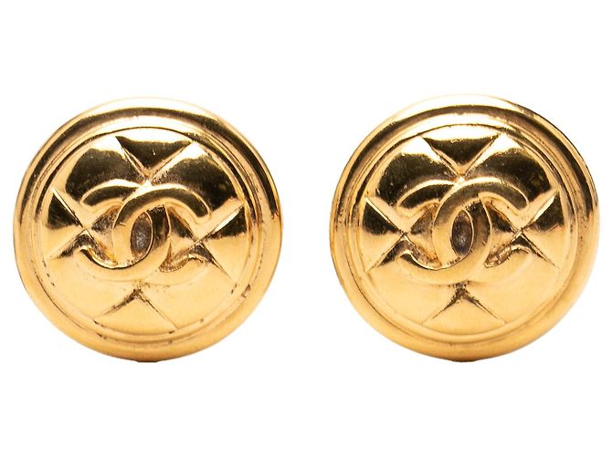 Brincos de argola Chanel CC acolchoados banhados a ouro Dourado
