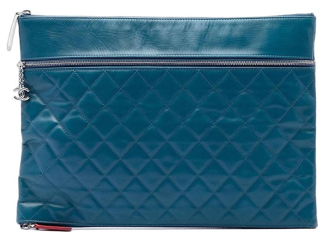 Clutch Multi Zip en piel de cordero acolchada CC azul Chanel