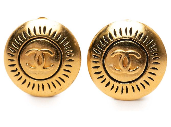 Orecchini a clip rotondi Chanel CC placcati oro D'oro