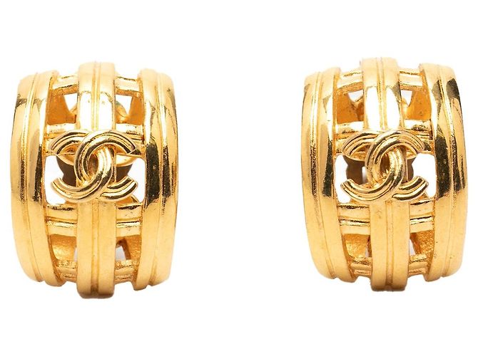 Orecchini a cerchio con clip Chanel CC placcati oro D'oro