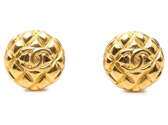 Pendientes de clip Chanel CC acolchados chapados en oro Dorado