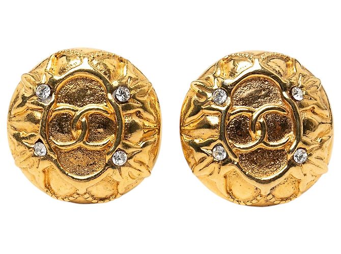 Orecchini a clip rotondi Chanel CC placcati oro e strass D'oro