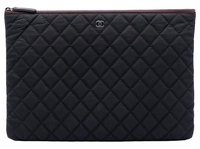 Clutch Chanel Large Quilted Nylon O Case Black Nero
