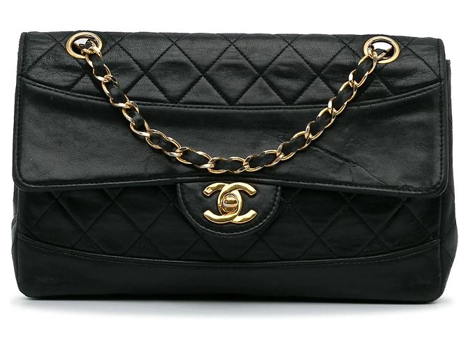 Bolsa de ombro Chanel em pele de cordeiro acolchoada preta Preto