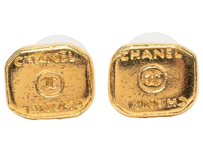 Orecchini Chanel CC placcati oro con chiusura a perno D'oro