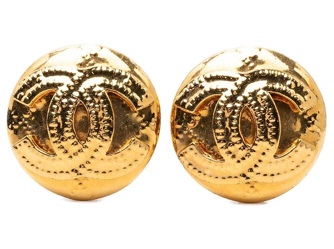 Brincos de pressão redondos Chanel CC banhados a ouro Dourado
