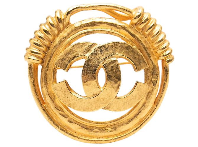 Spilla rotonda CC Chanel Spring placcata oro D'oro