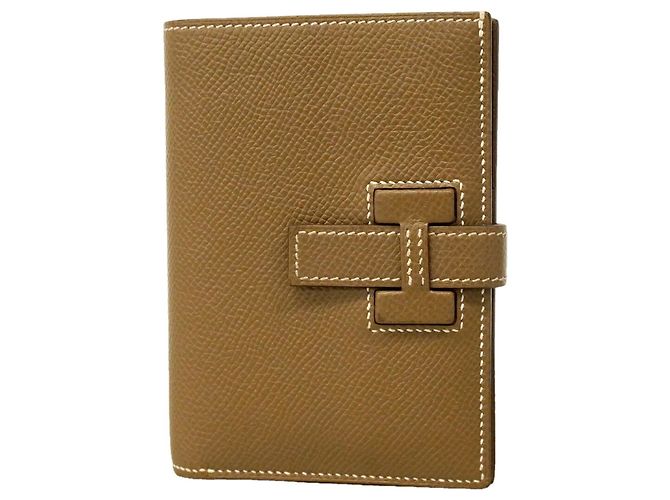 Hermès Cartera Compacta Passant Hermes Gris pardo